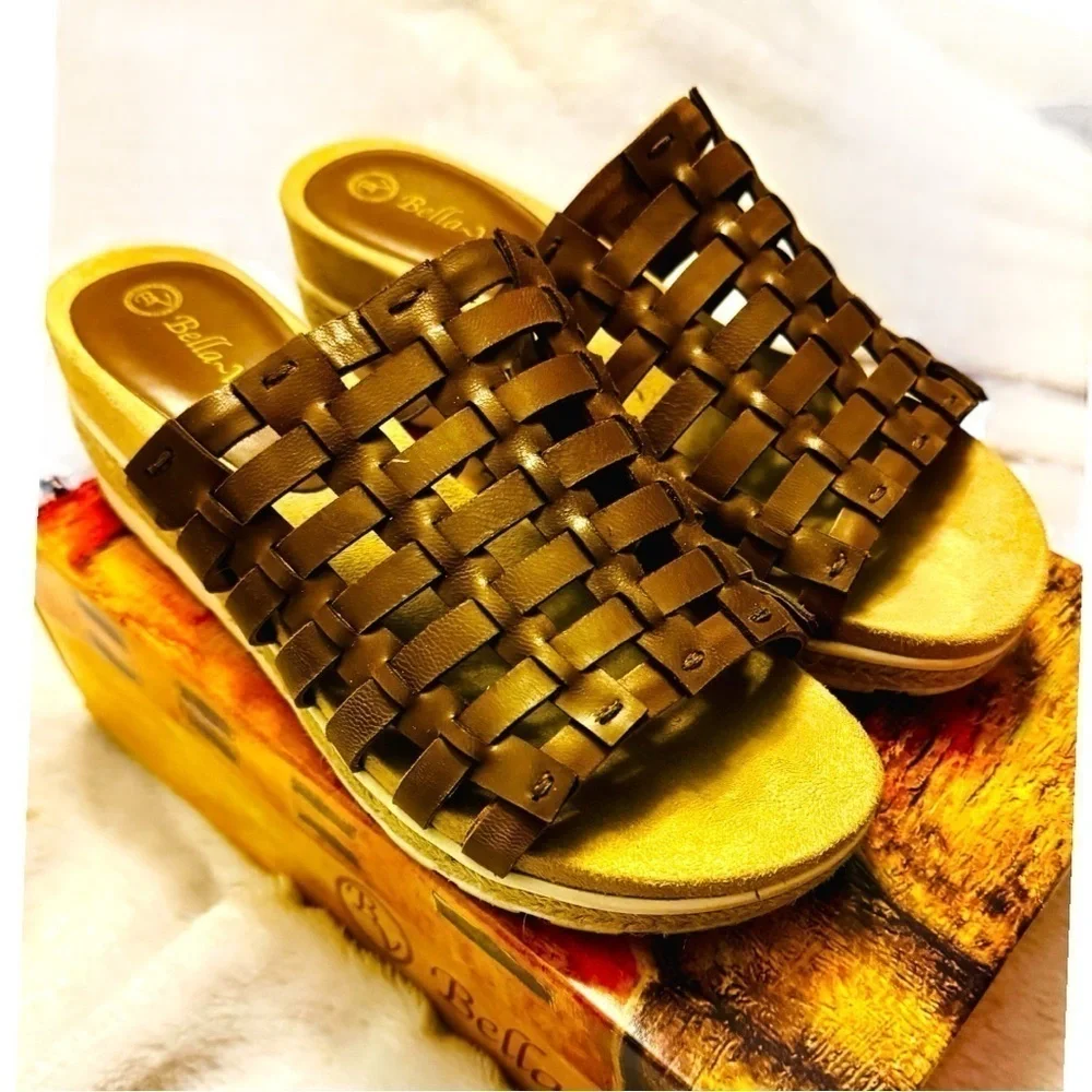 New Bella Vita Oaklyn Wedge sandals‎ 8.5 WW